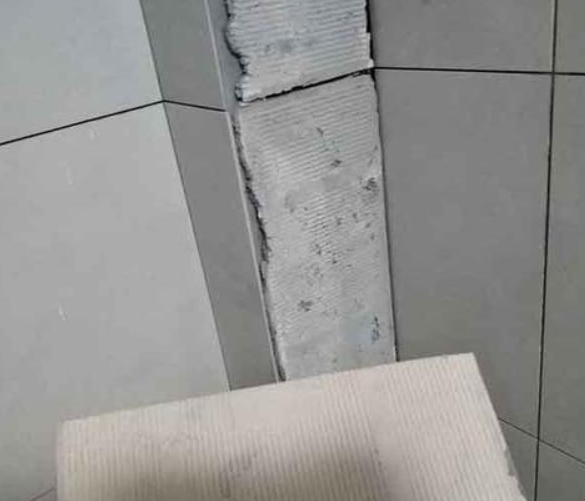 当涂瓷砖空鼓维修公司分享下厨房瓷砖脱落的补救措施。